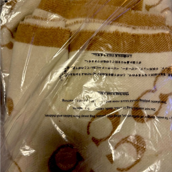 Coach Signature Poncho - Picture 1 of 5